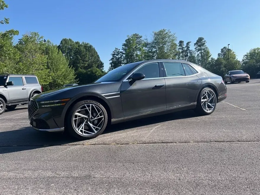 2024 Genesis G90 3.5T AWD photo 1