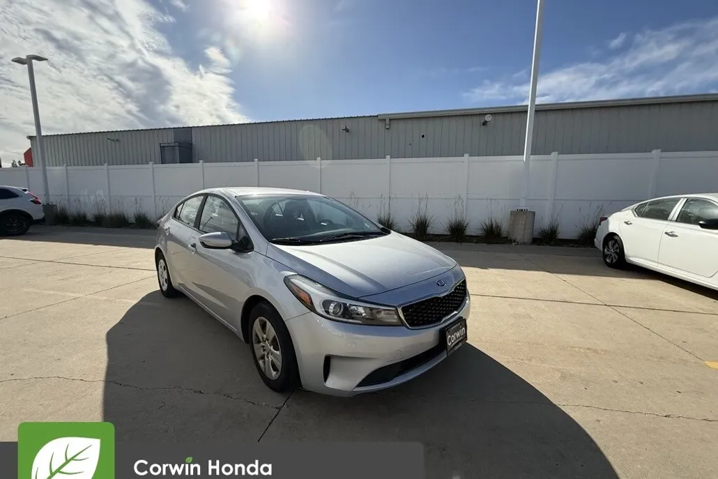 2017 Kia Forte LX Base photo 1