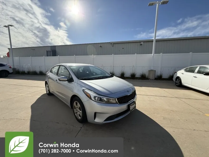 2017 Kia Forte LX Base photo 1
