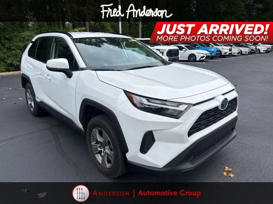 2024 Toyota RAV4 Hybrid XLE photo 1