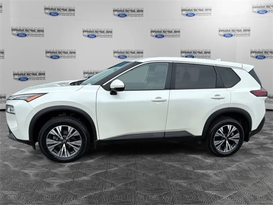 2022 Nissan Rogue SV photo 1