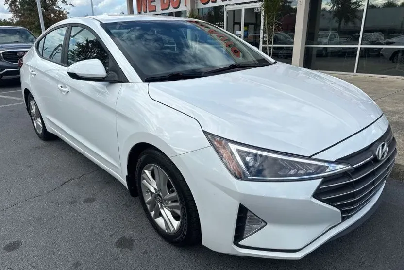 2019 Hyundai Elantra SEL photo 1