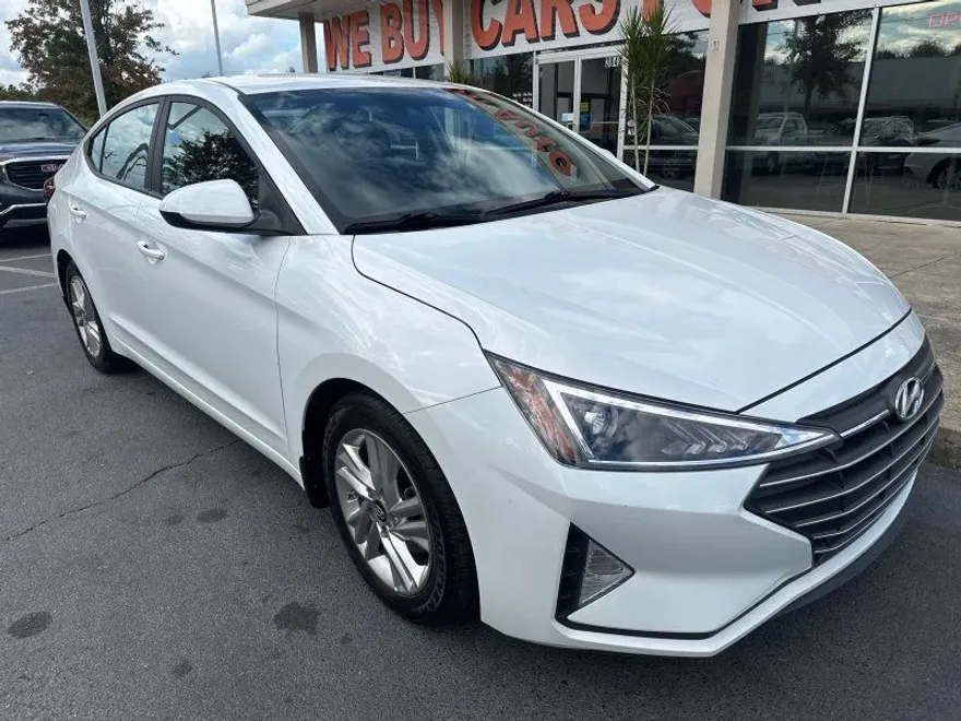 2019 Hyundai Elantra SEL photo 1