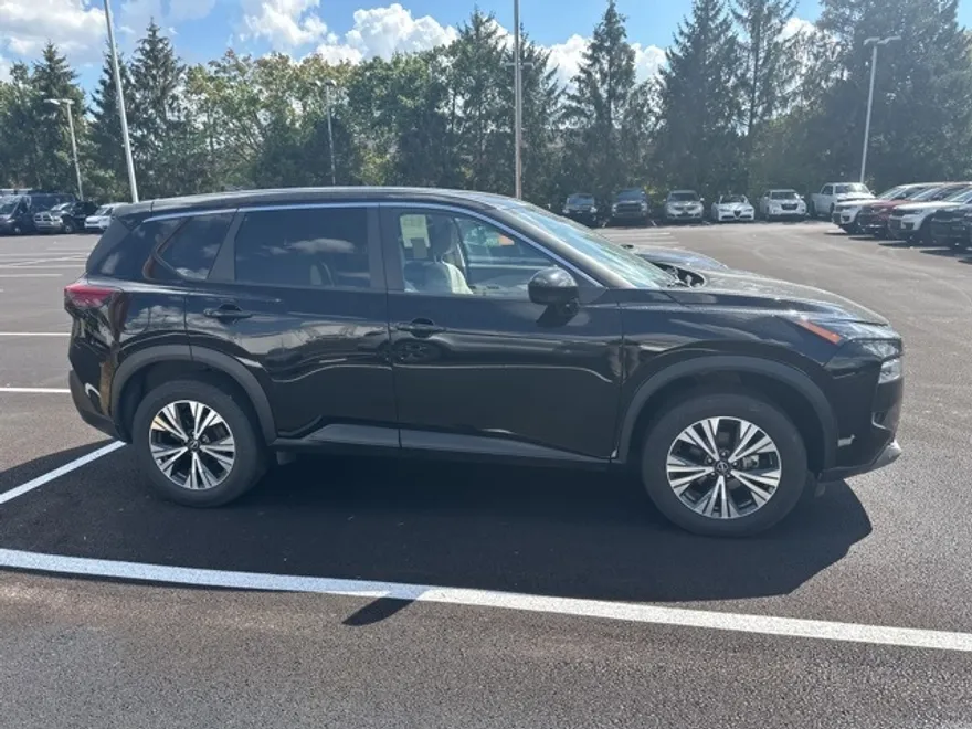 2023 Nissan Rogue SV photo 1