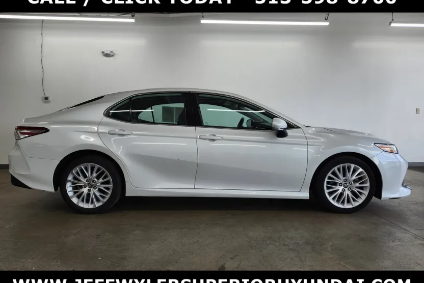 2020 Toyota Camry XLE V6 photo 1
