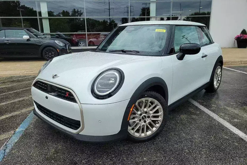 2025 Mini Cooper 2 Door Hardtop Iconic photo 1