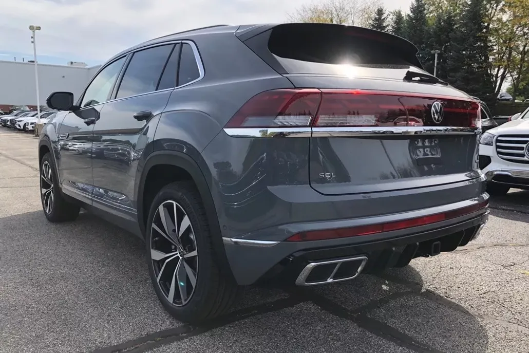 2026 Volkswagen Atlas Cross Sport SEL Premium R-Line photo 1