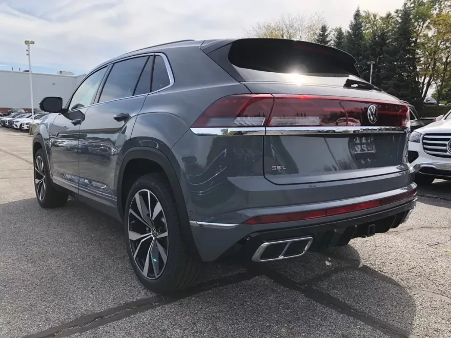 2026 Volkswagen Atlas Cross Sport SEL Premium R-Line photo 1