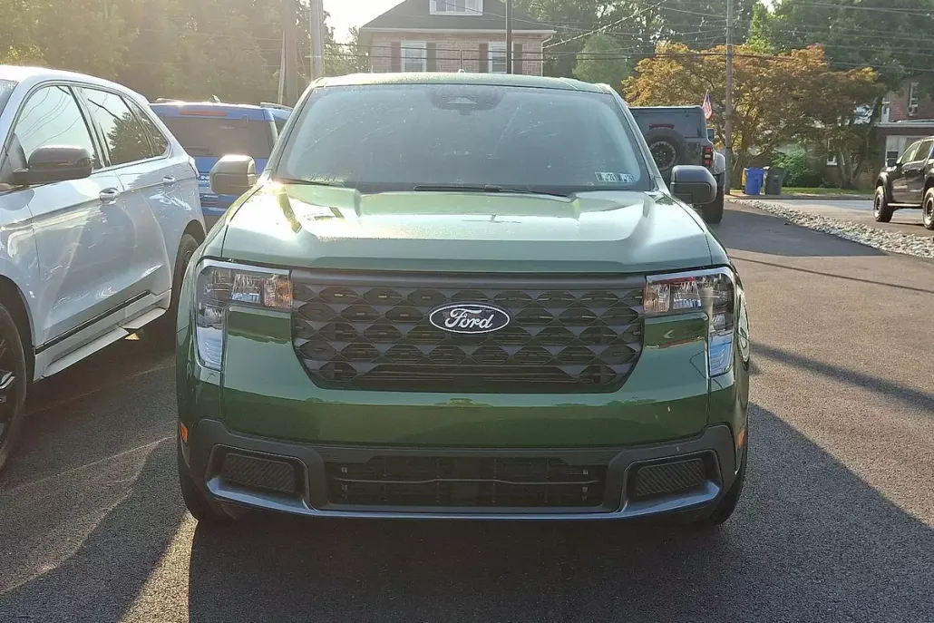 2025 Ford Maverick XLT photo 1