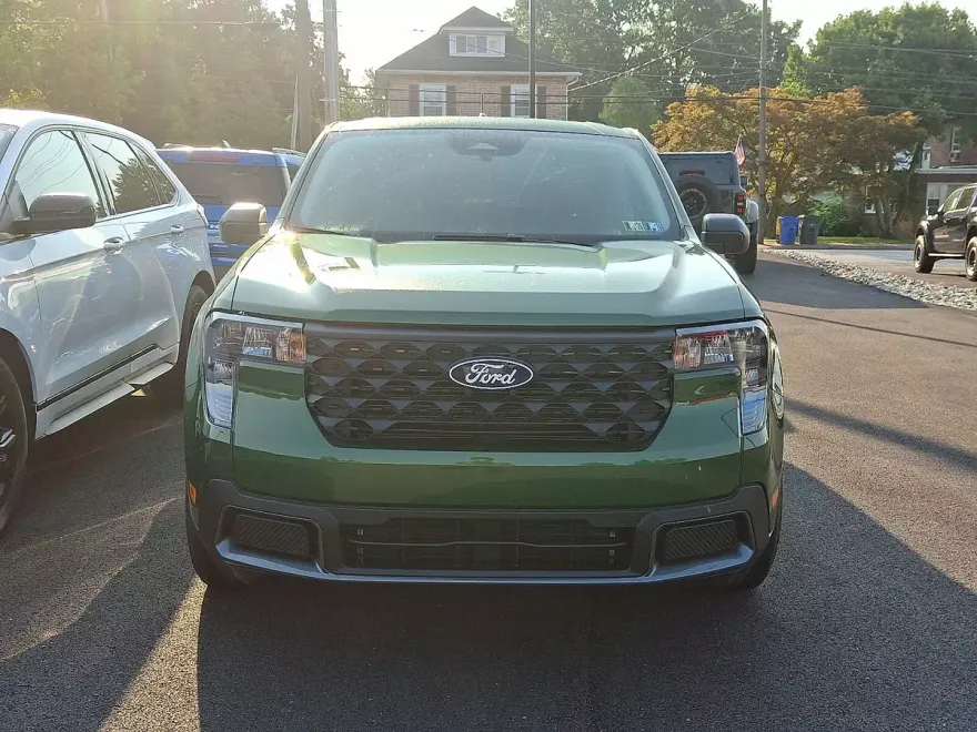 2025 Ford Maverick XLT photo 1