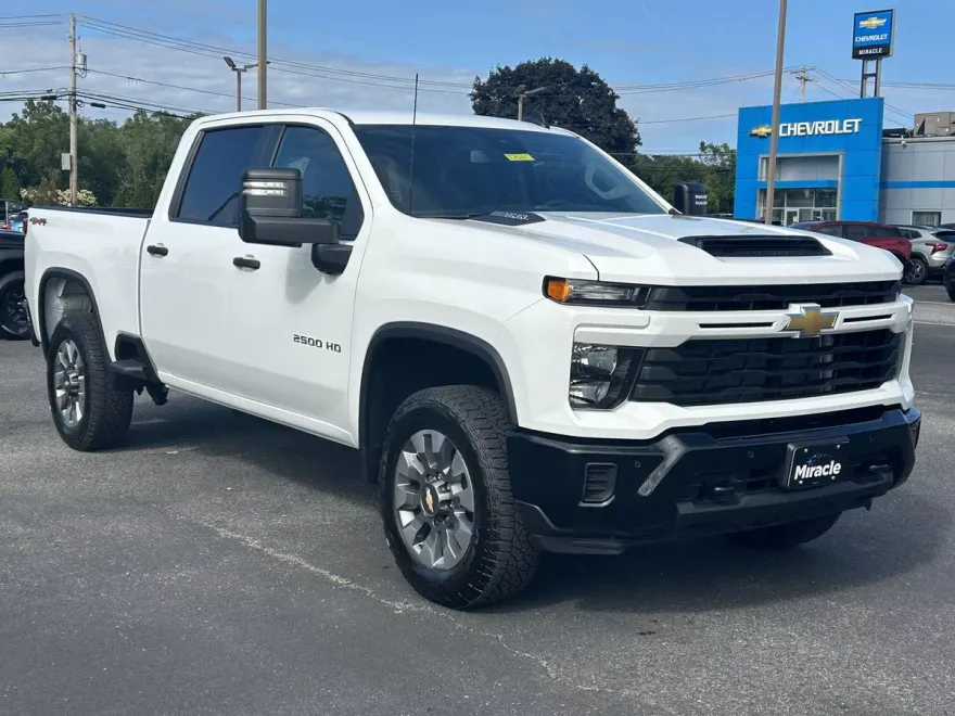 2025 Chevrolet Silverado 2500HD Custom photo 1