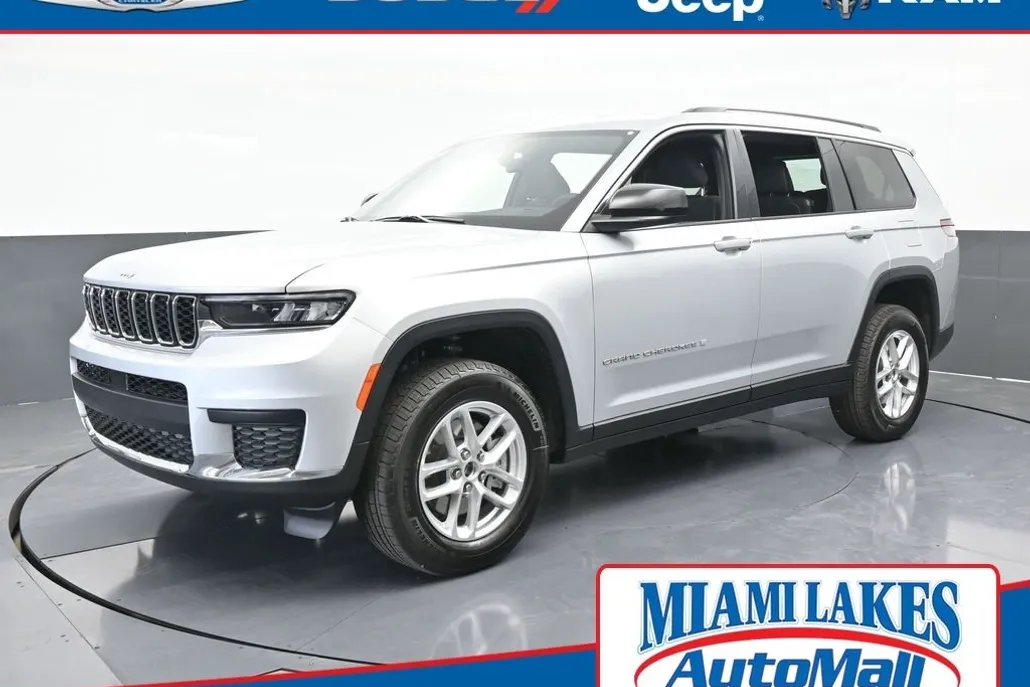 2025 Jeep Grand Cherokee Laredo photo 1