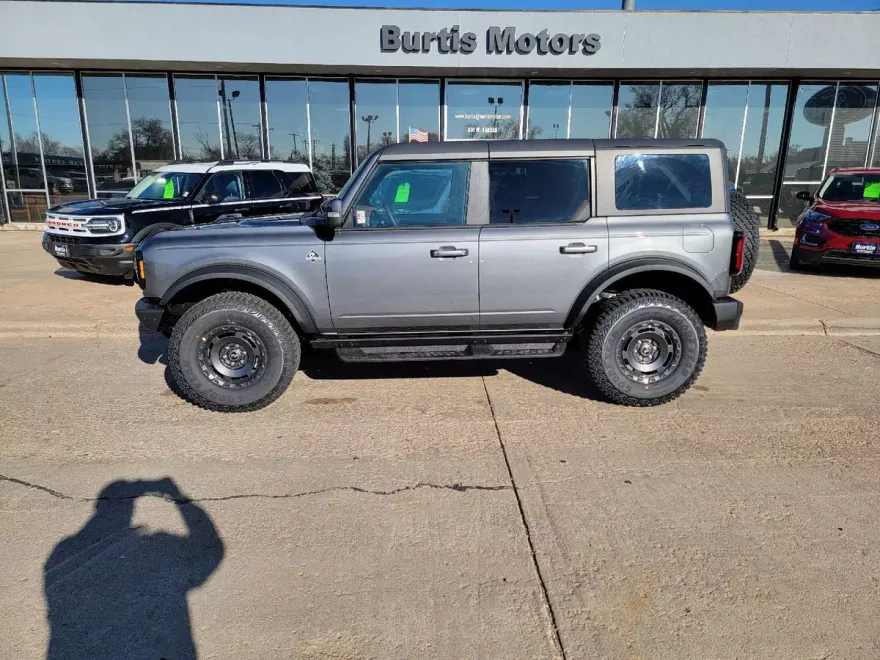 2024 Ford Bronco Outer Banks photo 1