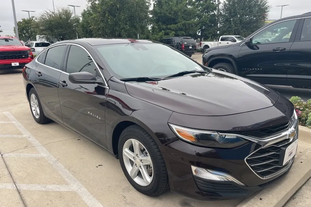 2021 Chevrolet Malibu LS photo 1