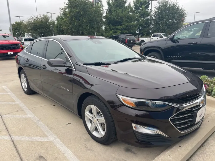 2021 Chevrolet Malibu LS photo 1
