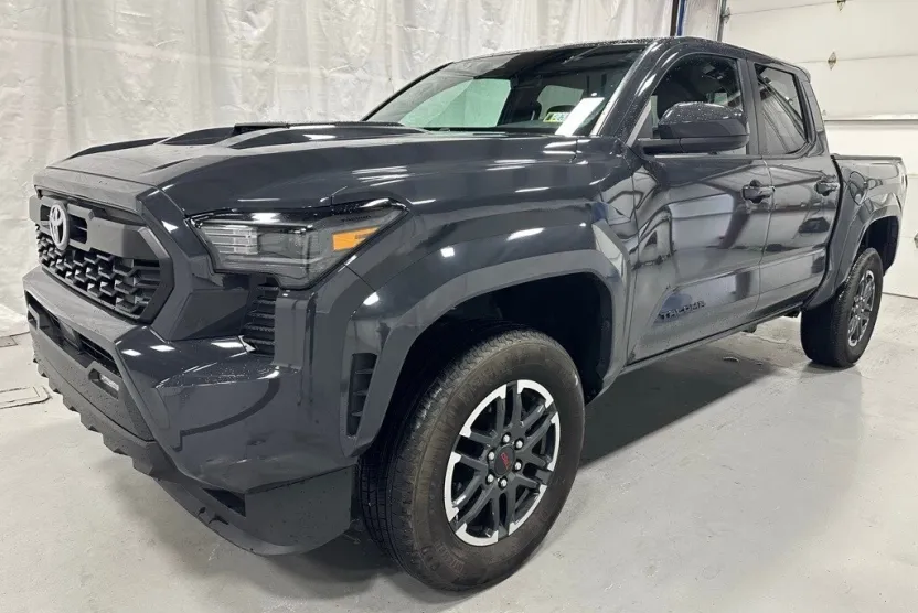 2024 Toyota Tacoma TRD Sport photo 1