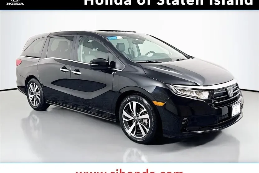 2023 Honda Odyssey Touring photo 1