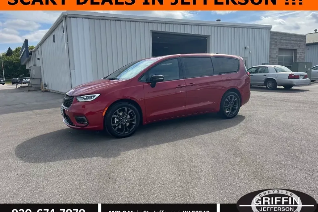 2026 Chrysler Pacifica photo 1