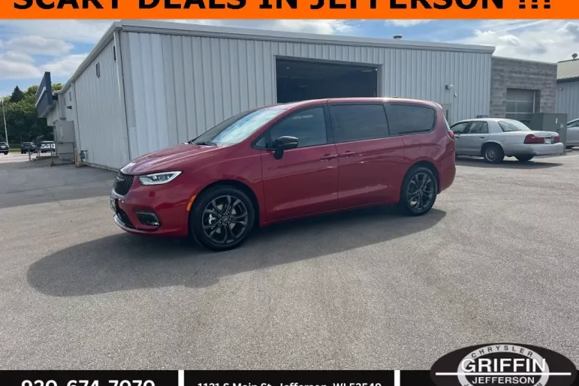 2026 Chrysler Pacifica photo 1