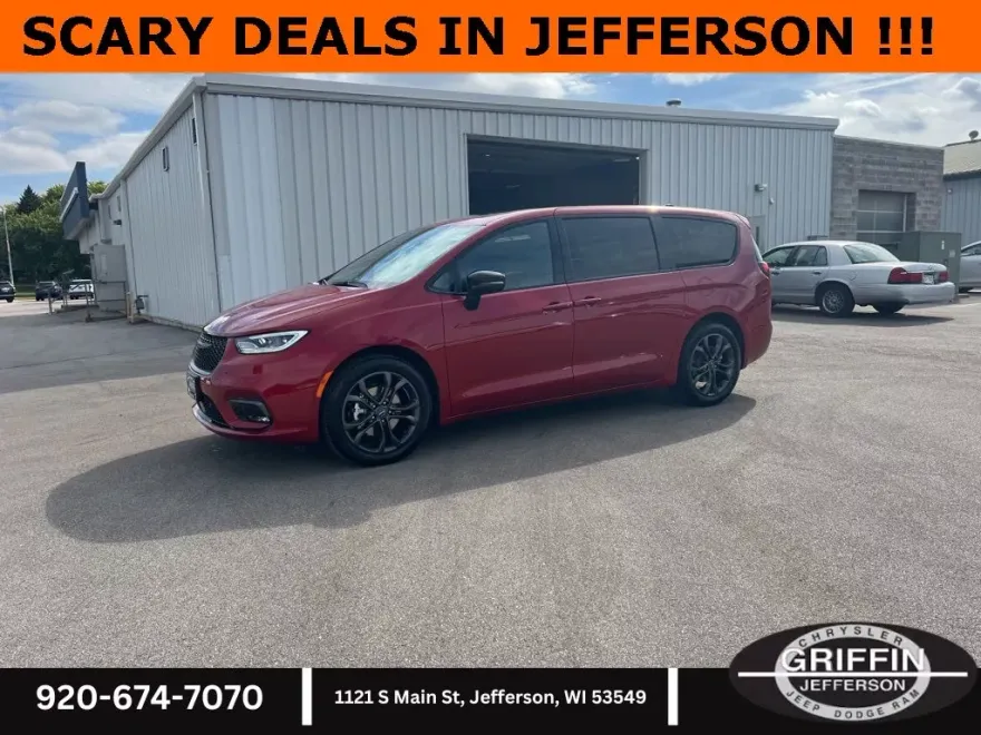 2026 Chrysler Pacifica photo 1