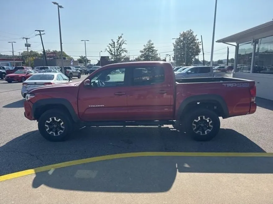 2016 Toyota Tacoma TRD Off-Road photo 1