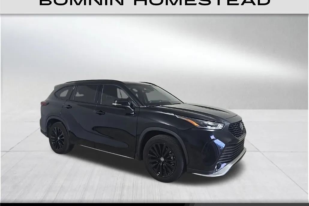 2024 Toyota Highlander LE photo 1