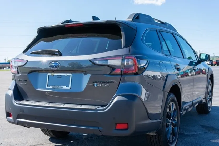 2023 Subaru Outback Onyx Edition photo 1