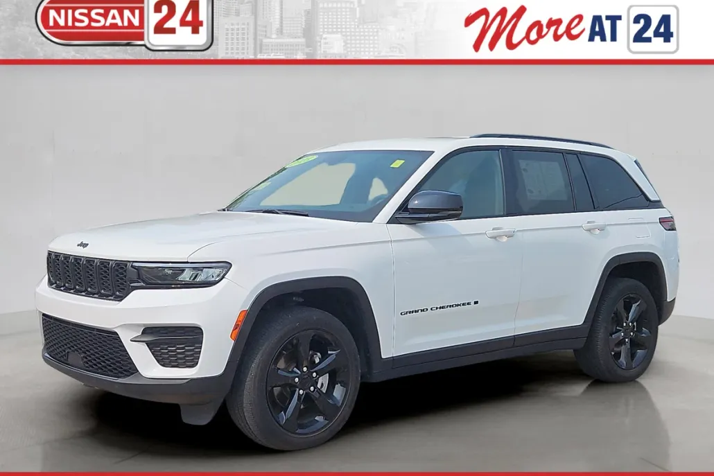 2023 Jeep Grand Cherokee Laredo Altitude X photo 1