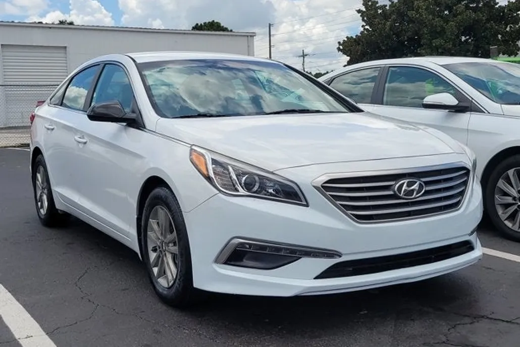 2015 Hyundai Sonata SE photo 1