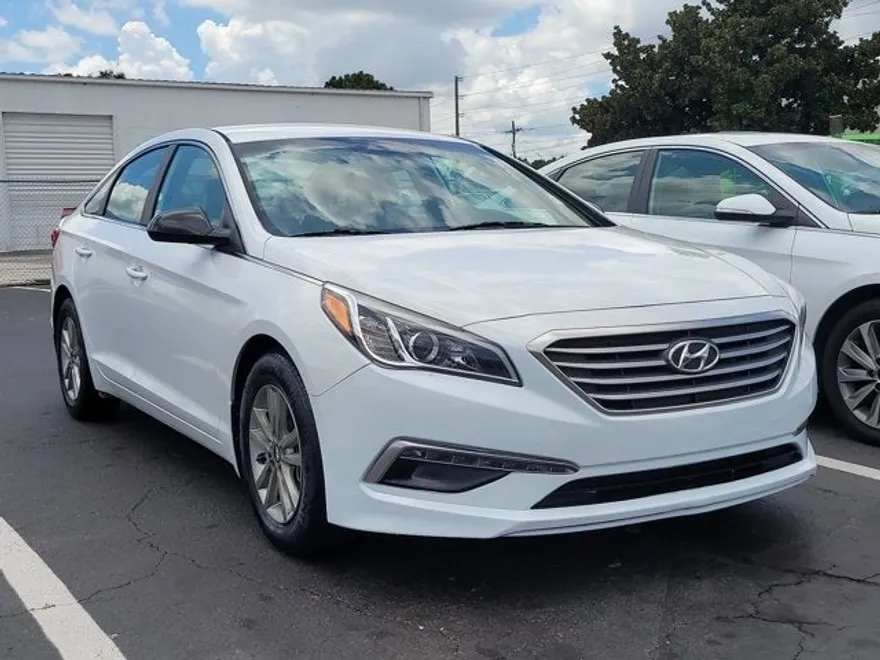 2015 Hyundai Sonata SE photo 1