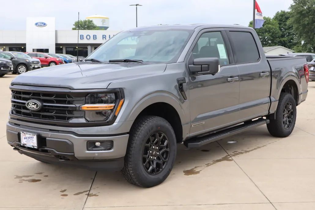 2025 Ford F-150 XLT photo 1