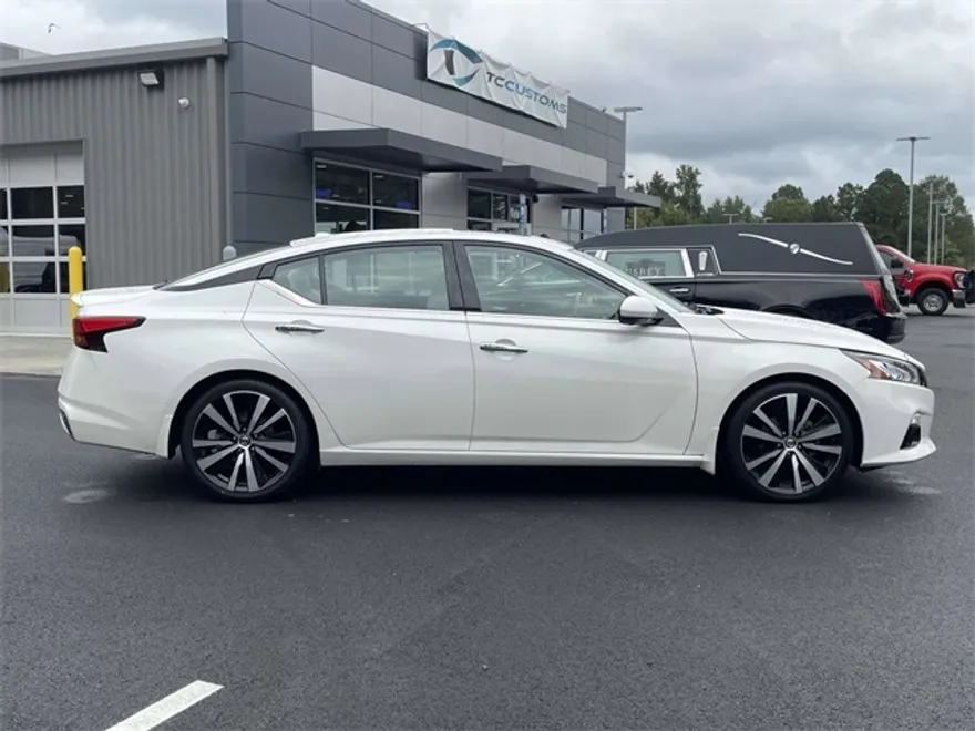 2020 Nissan Altima Platinum photo 1