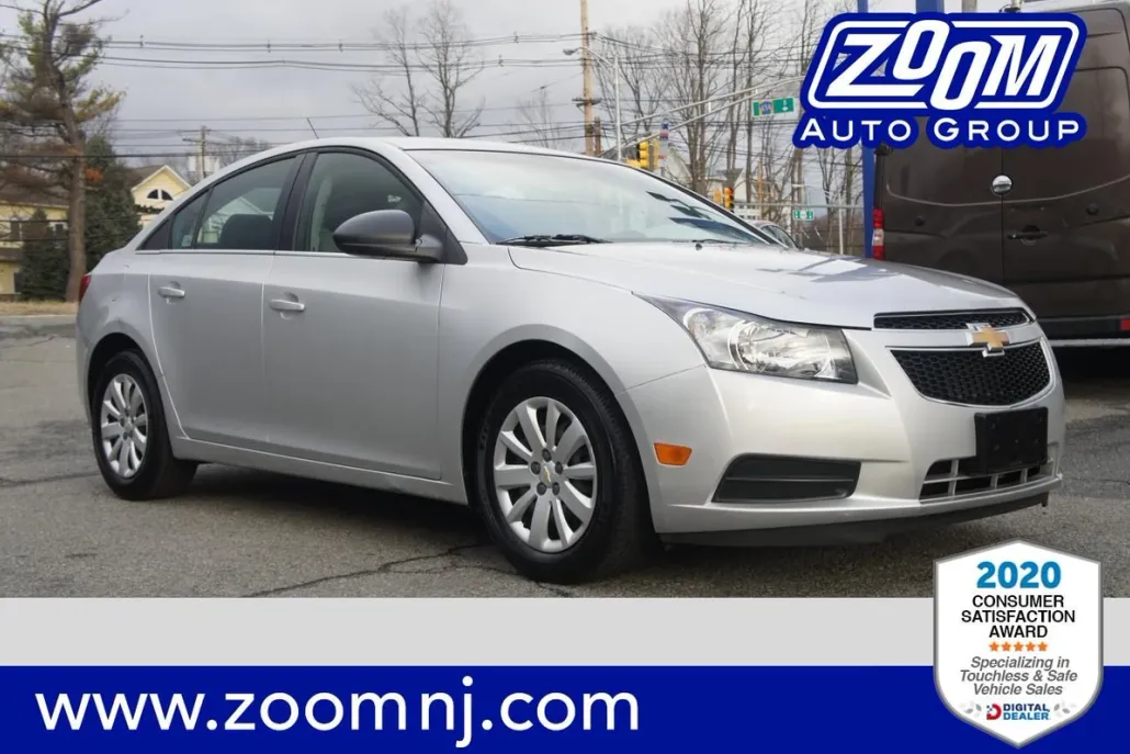 2011 Chevrolet Cruze LS photo 1