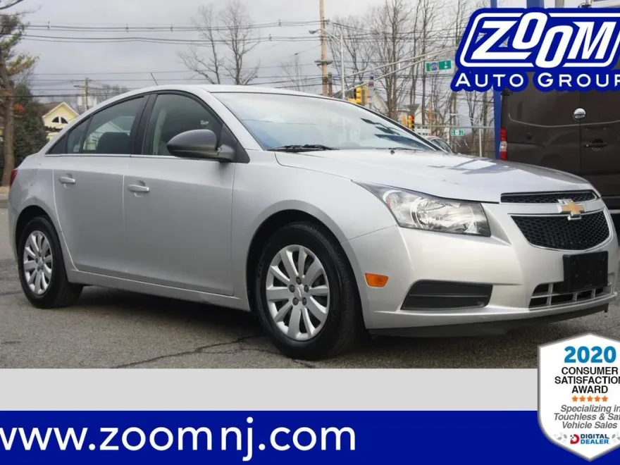 2011 Chevrolet Cruze LS photo 1