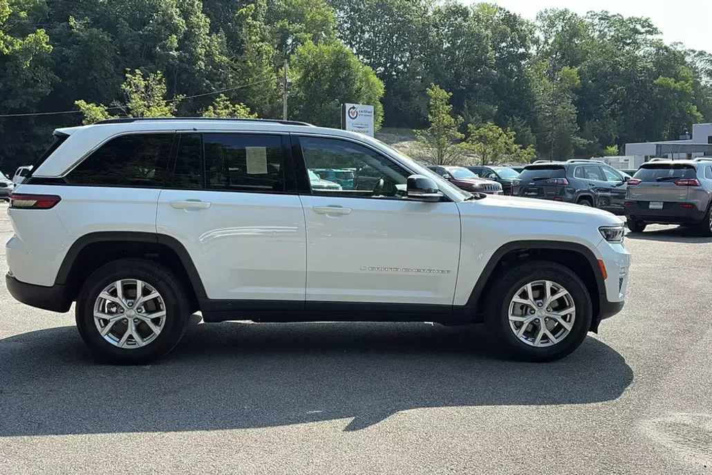 2023 Jeep Grand Cherokee Limited photo 1