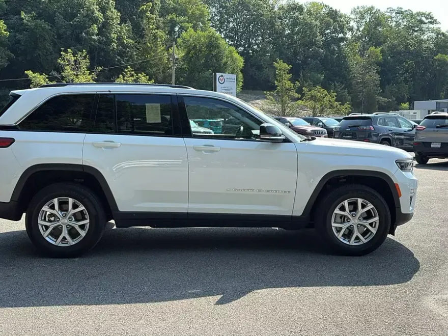 2023 Jeep Grand Cherokee Limited photo 1