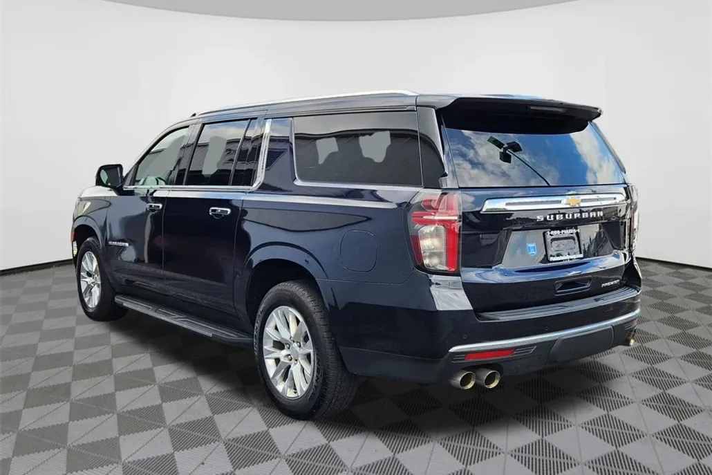 2024 Chevrolet Suburban Premier photo 1