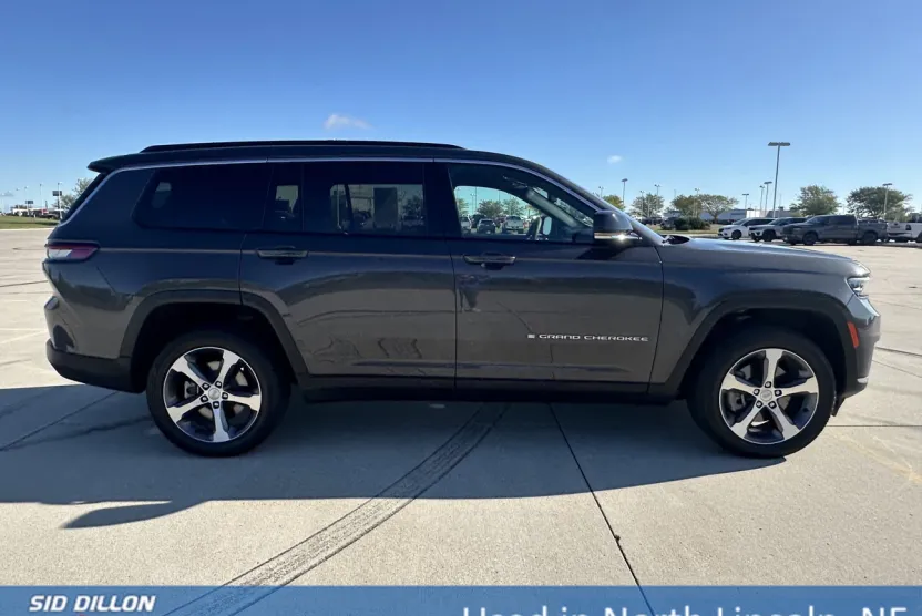 2024 Jeep Grand Cherokee Limited photo 1