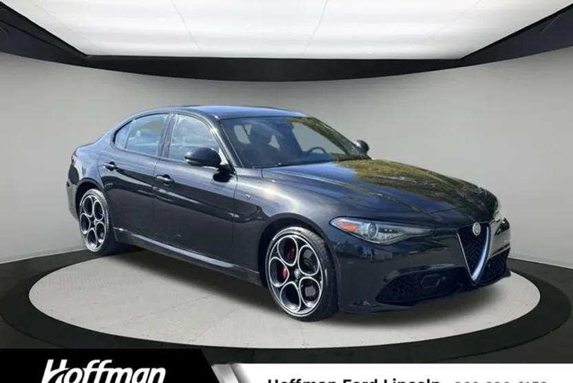 2022 Alfa Romeo Giulia Ti photo 1