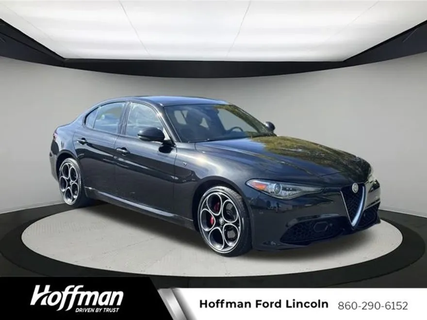 2022 Alfa Romeo Giulia Ti photo 1