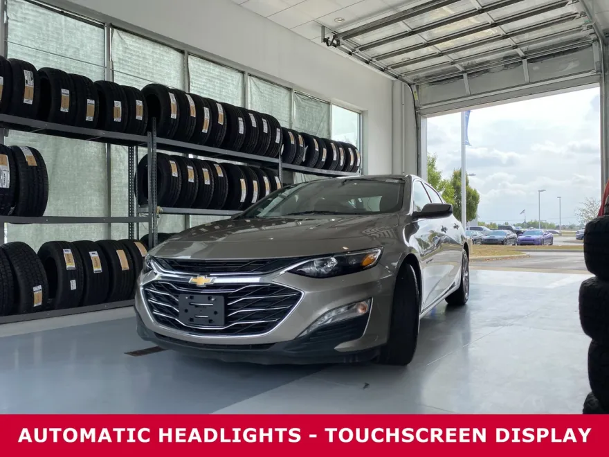 2024 Chevrolet Malibu 1LT photo 1