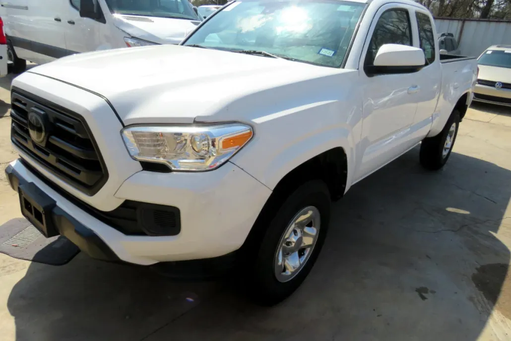 2018 Toyota Tacoma SR5 Access Cab photo 1