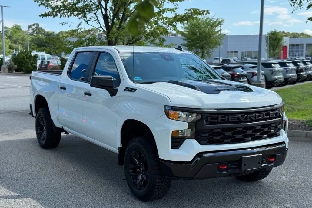 2024 Chevrolet Silverado 1500 Custom Trail Boss photo 1