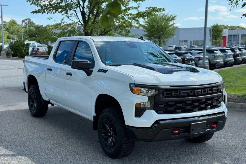 2024 Chevrolet Silverado 1500 Custom Trail Boss photo 1