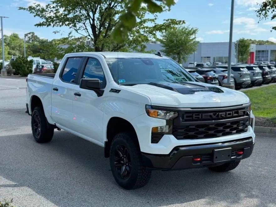 2024 Chevrolet Silverado 1500 Custom Trail Boss photo 1