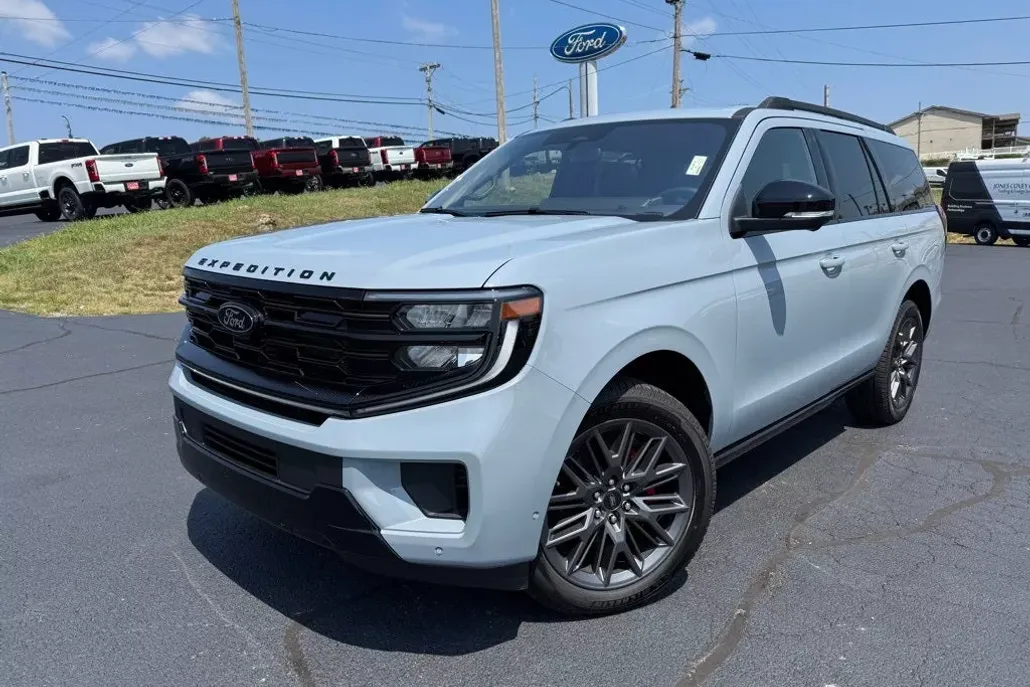2025 Ford Expedition Platinum photo 1