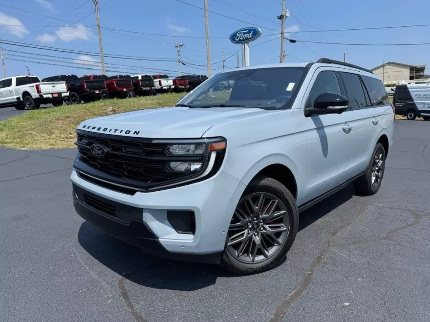 2025 Ford Expedition Platinum photo 1
