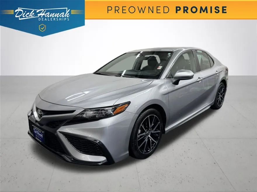 2021 Toyota Camry SE photo 1