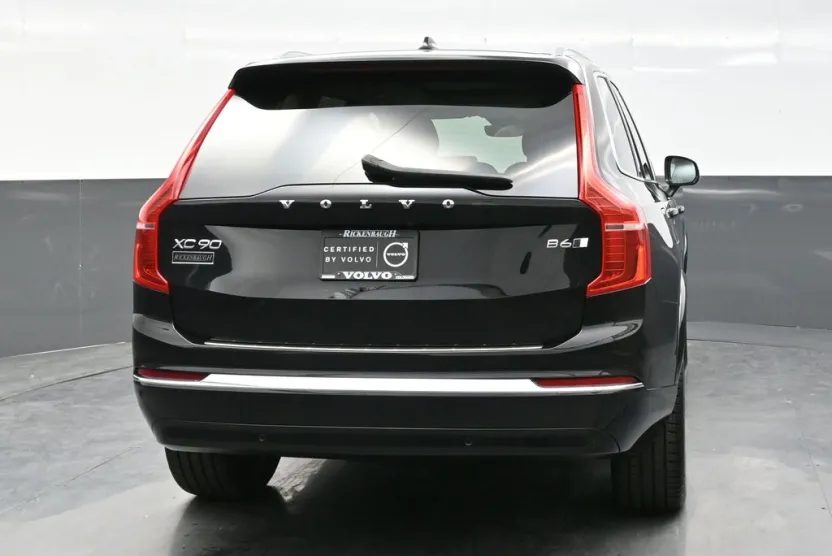 2023 Volvo XC90 Plus photo 1