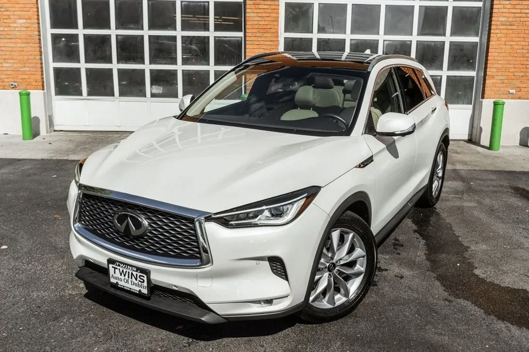 2022 Infiniti QX50 Essential photo 1